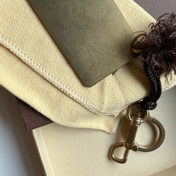 Louis Vuitton Key Ring – A Perfect Gift for Any Occasion - Picture 10 of 15